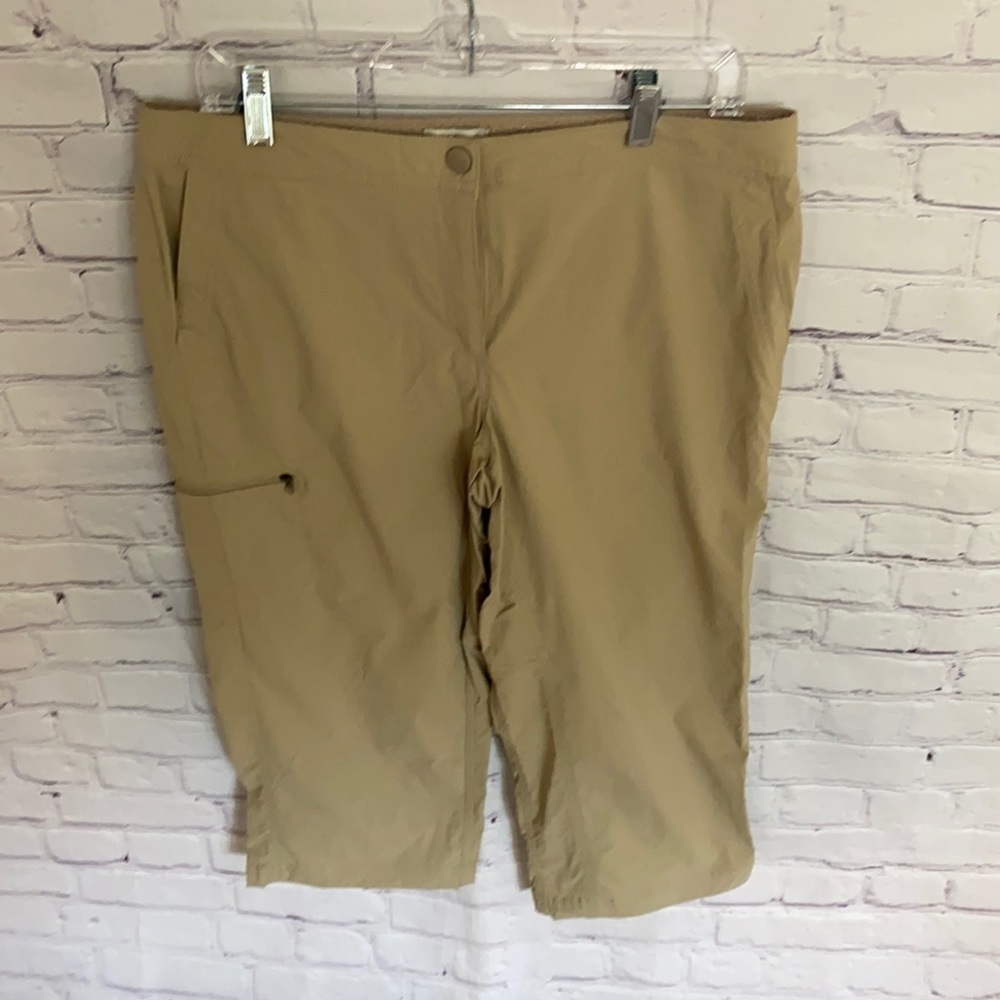 𝅺LL Bean | Tan Lightweight Capris | 12